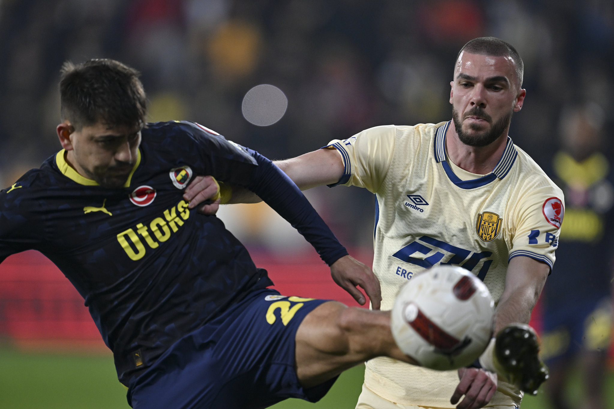 FENERBAHÇE HABERİ: Mert Hakan Yandaş’tan şok tepki! Takımda yeri olamaz