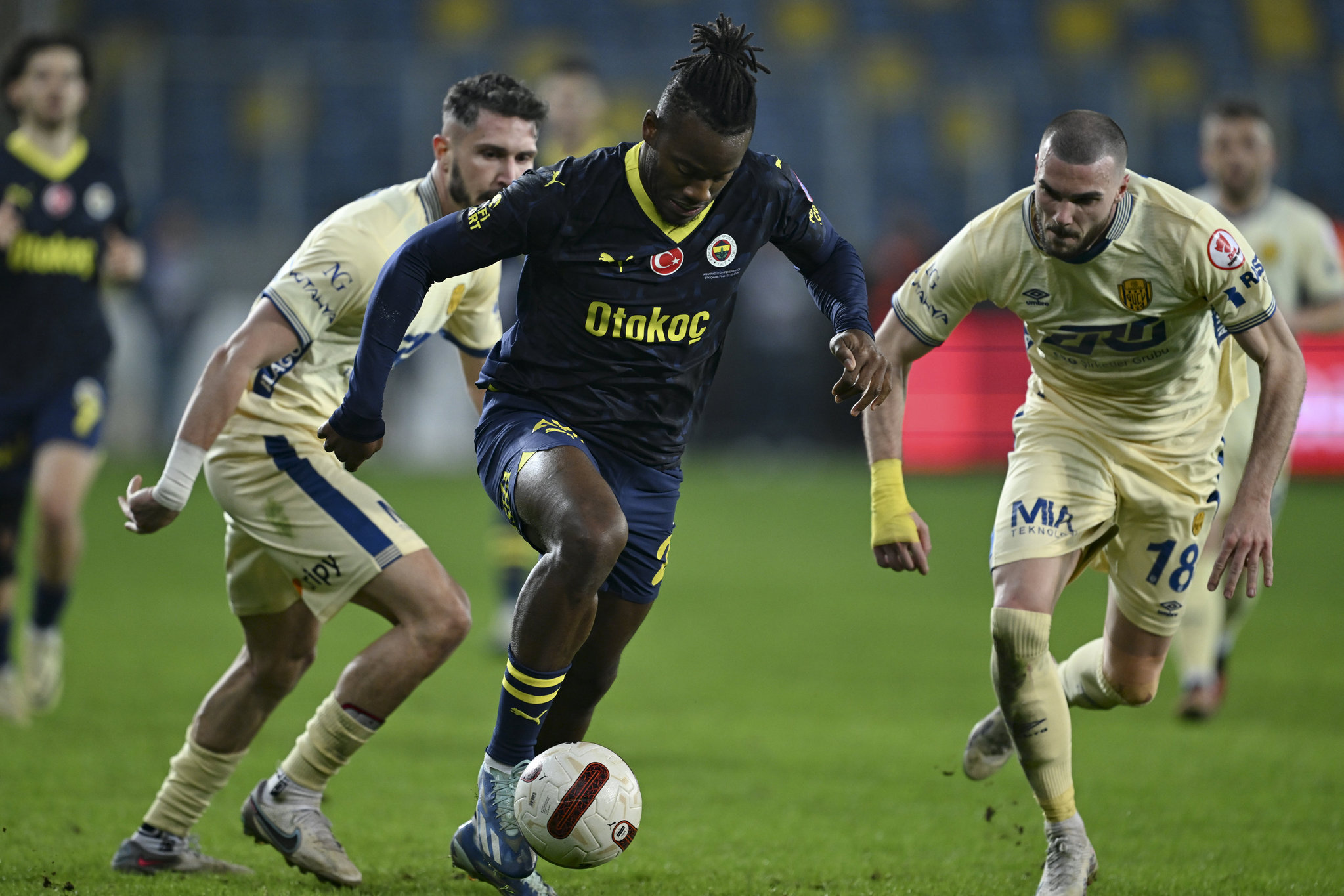 FENERBAHÇE HABERİ: Mert Hakan Yandaş’tan şok tepki! Takımda yeri olamaz