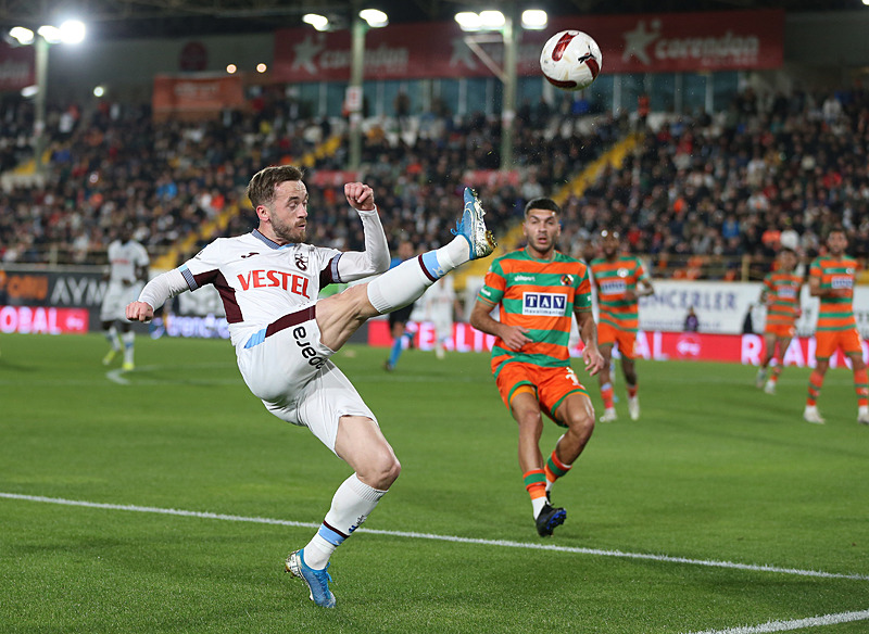 Spor yazarları Corendon Alanyaspor - Trabzonspor maçını yorumladı! Böyle gol yenir mi?