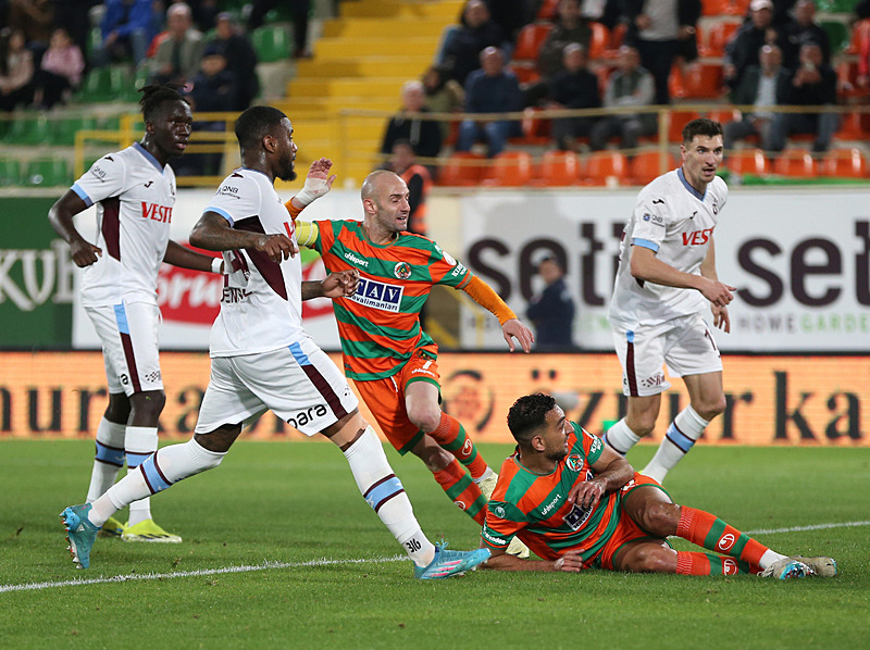 Spor yazarları Corendon Alanyaspor - Trabzonspor maçını yorumladı! Böyle gol yenir mi?