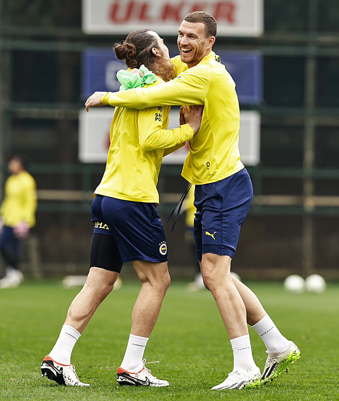 FENERBAHÇE HABERLERİ | İsmail Kartal’dan Avrupa revizyonu! İlk 11’de büyük değişiklik