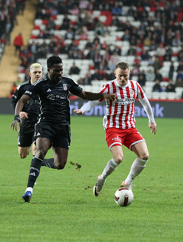 Beşiktaş’ta sil baştan! 9 oyuncu ile yollar ayrılacak