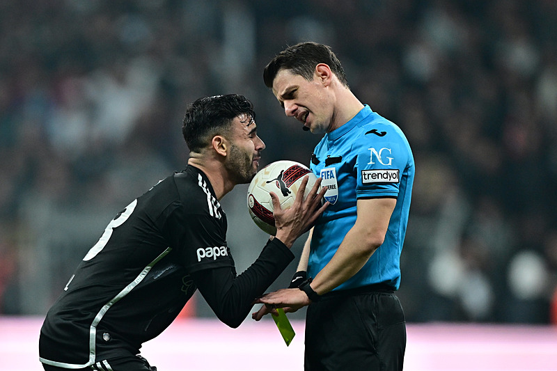 Beşiktaş’ta sil baştan! 9 oyuncu ile yollar ayrılacak