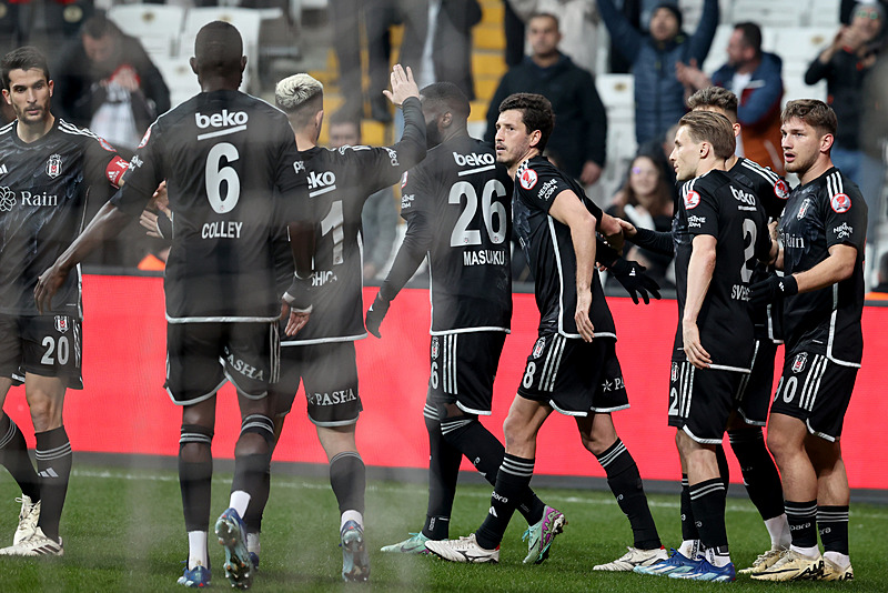 Beşiktaş’ta sil baştan! 9 oyuncu ile yollar ayrılacak