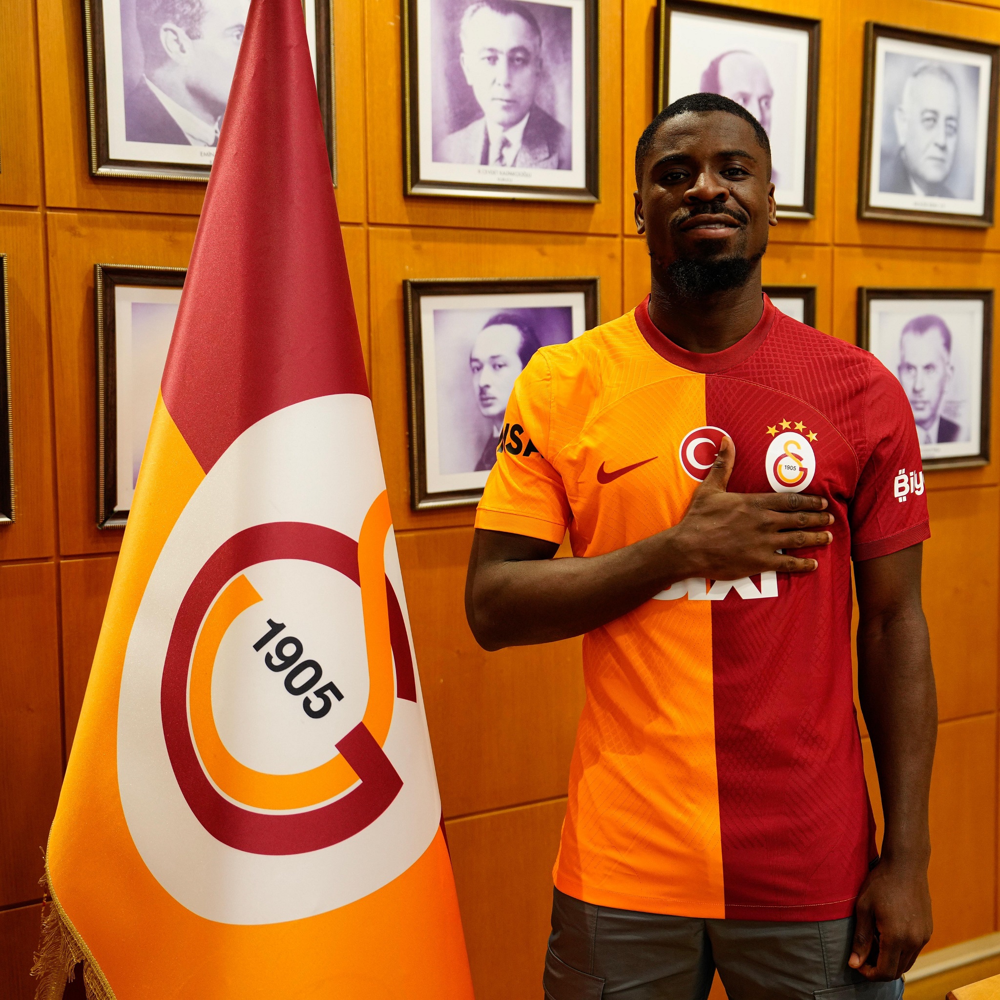 GALATASARAY HABERLERİ - Serge Aurier’e yıldız gözüyle bakıldı formayı giyemedi! Döneceği tarih belli oldu