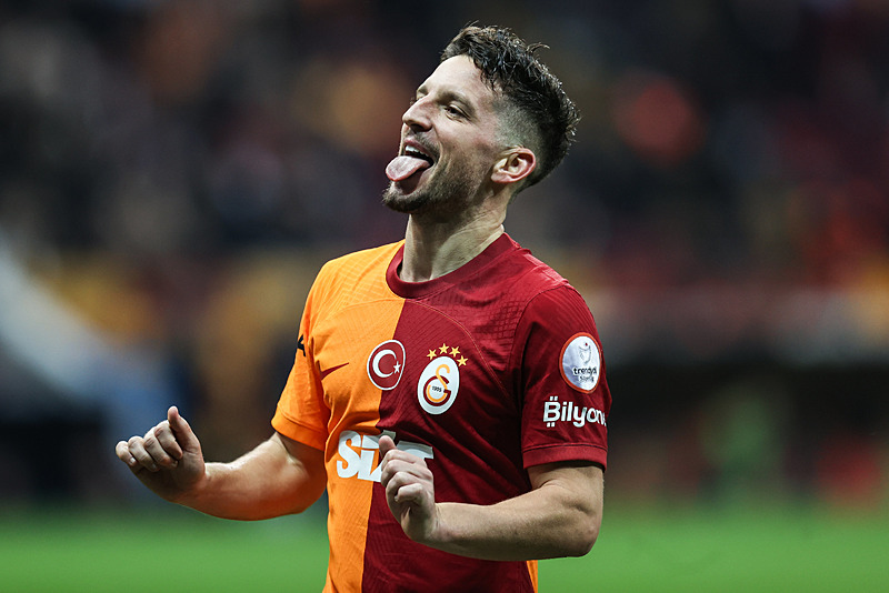 Dries Mertens Galatasaray’da kalacak mı? Yıldız futbolcuya beklenmedik teklif!
