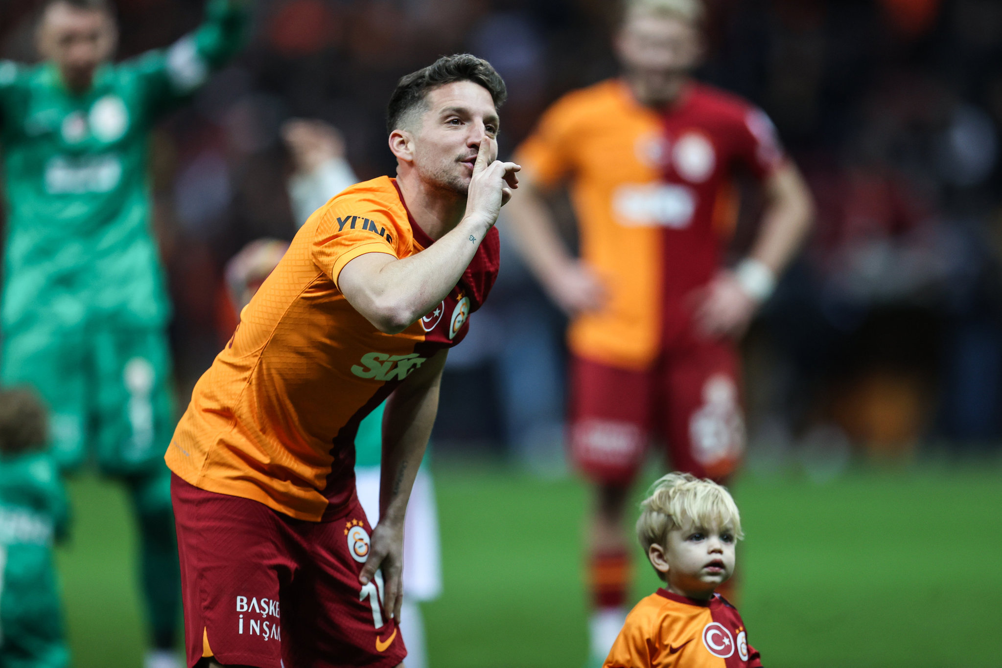 Galatasaray’da gündem Dries Mertens! Menajeri İstanbul’a davet edildi