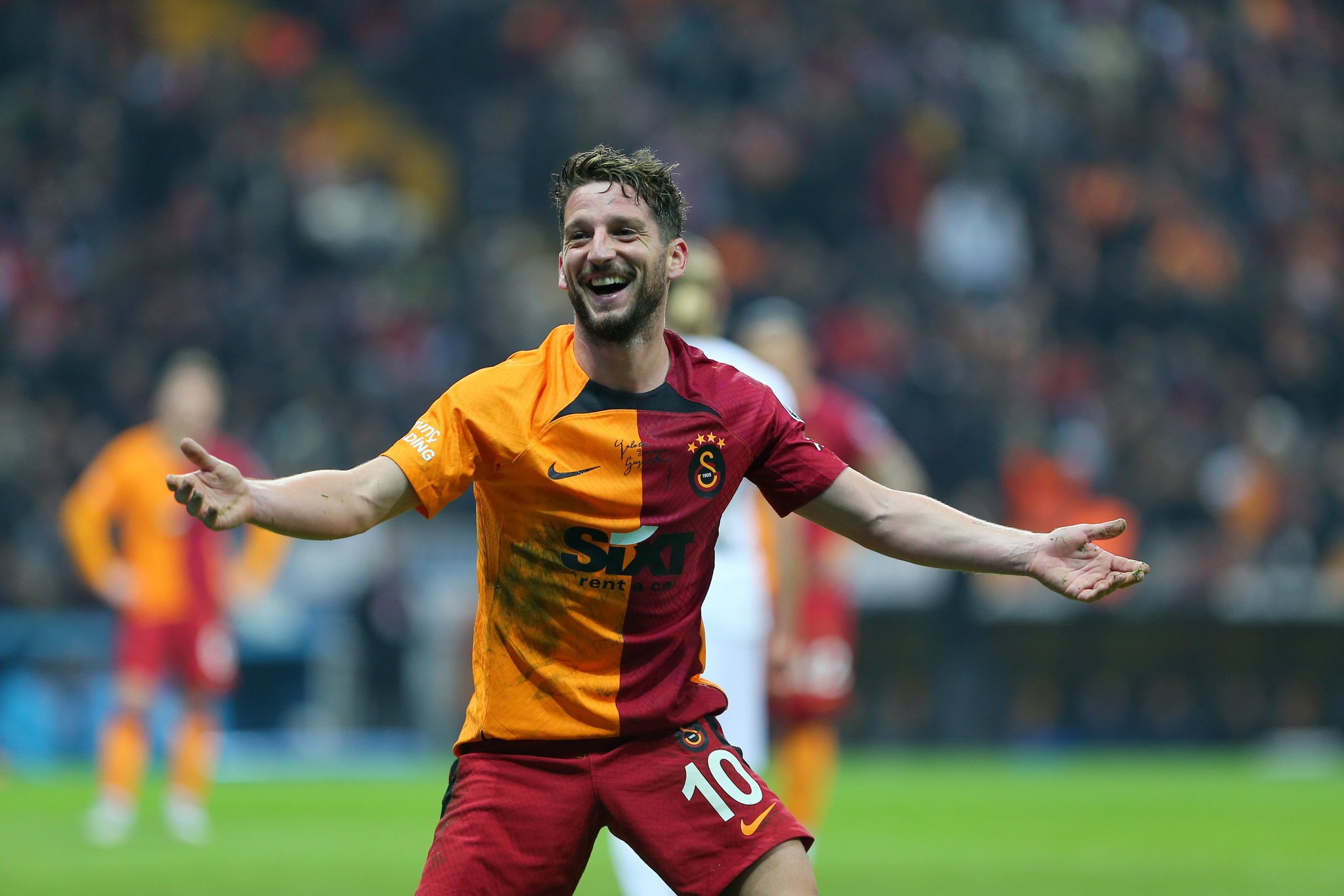 Galatasaray’da Dries Mertens’i ikna çabası! Yönetim ’kal’ baskısı yapıyor