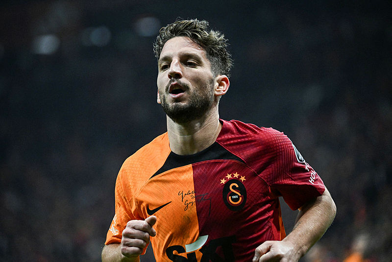 Galatasaray’da Dries Mertens’i ikna çabası! Yönetim ’kal’ baskısı yapıyor