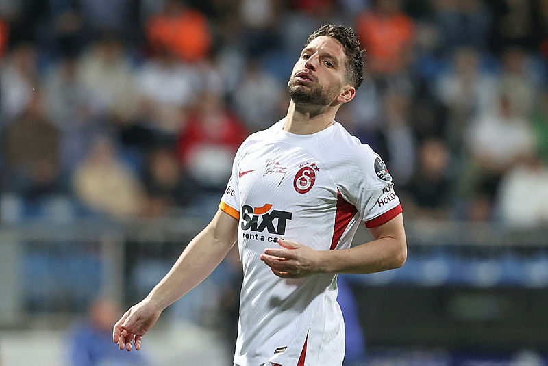 Galatasaray’da Dries Mertens’i ikna çabası! Yönetim ’kal’ baskısı yapıyor