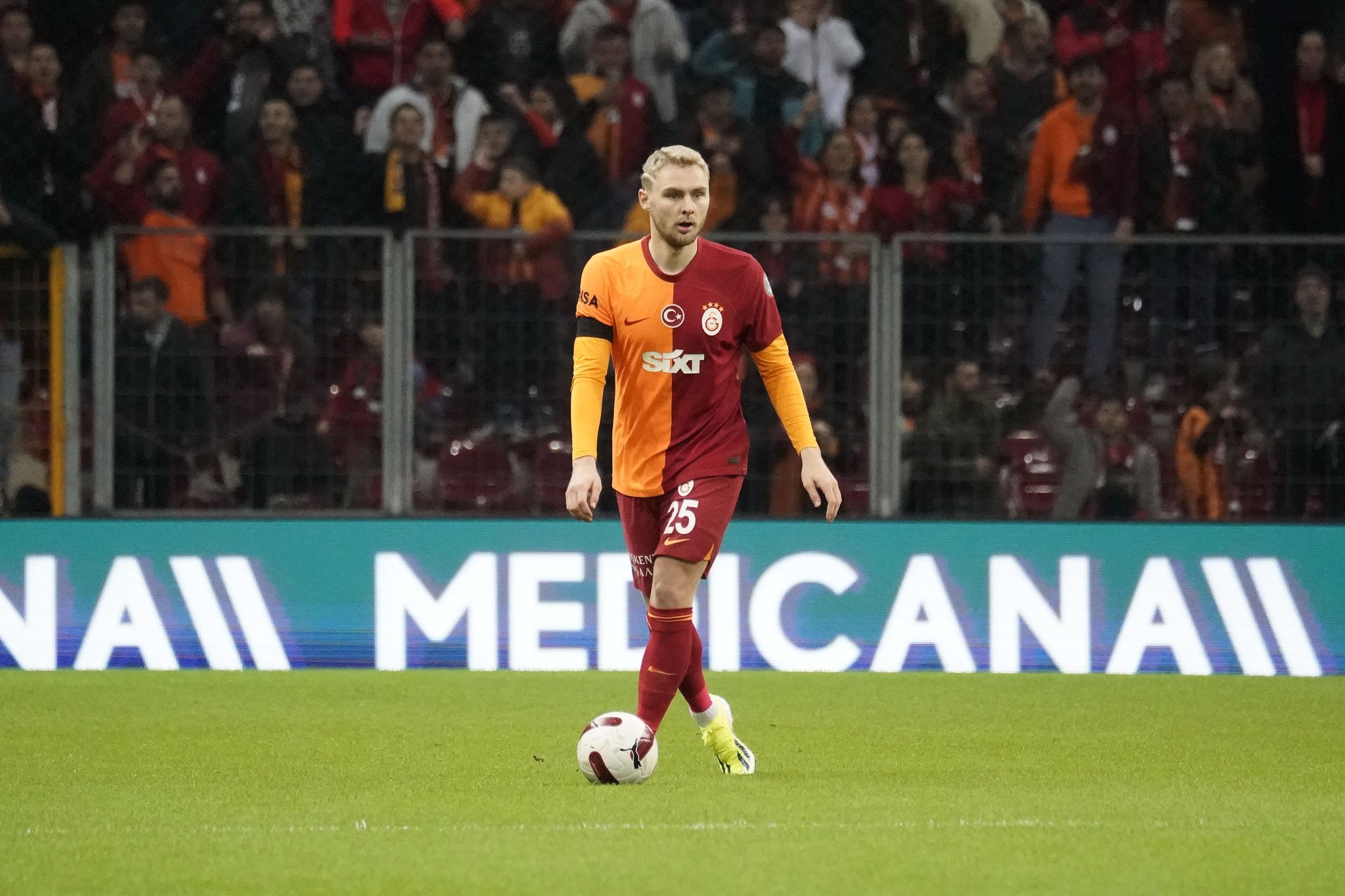 Galatasaray direkten döndü! Victor Nelsson 10 milyon Euro’ya gidecekken...