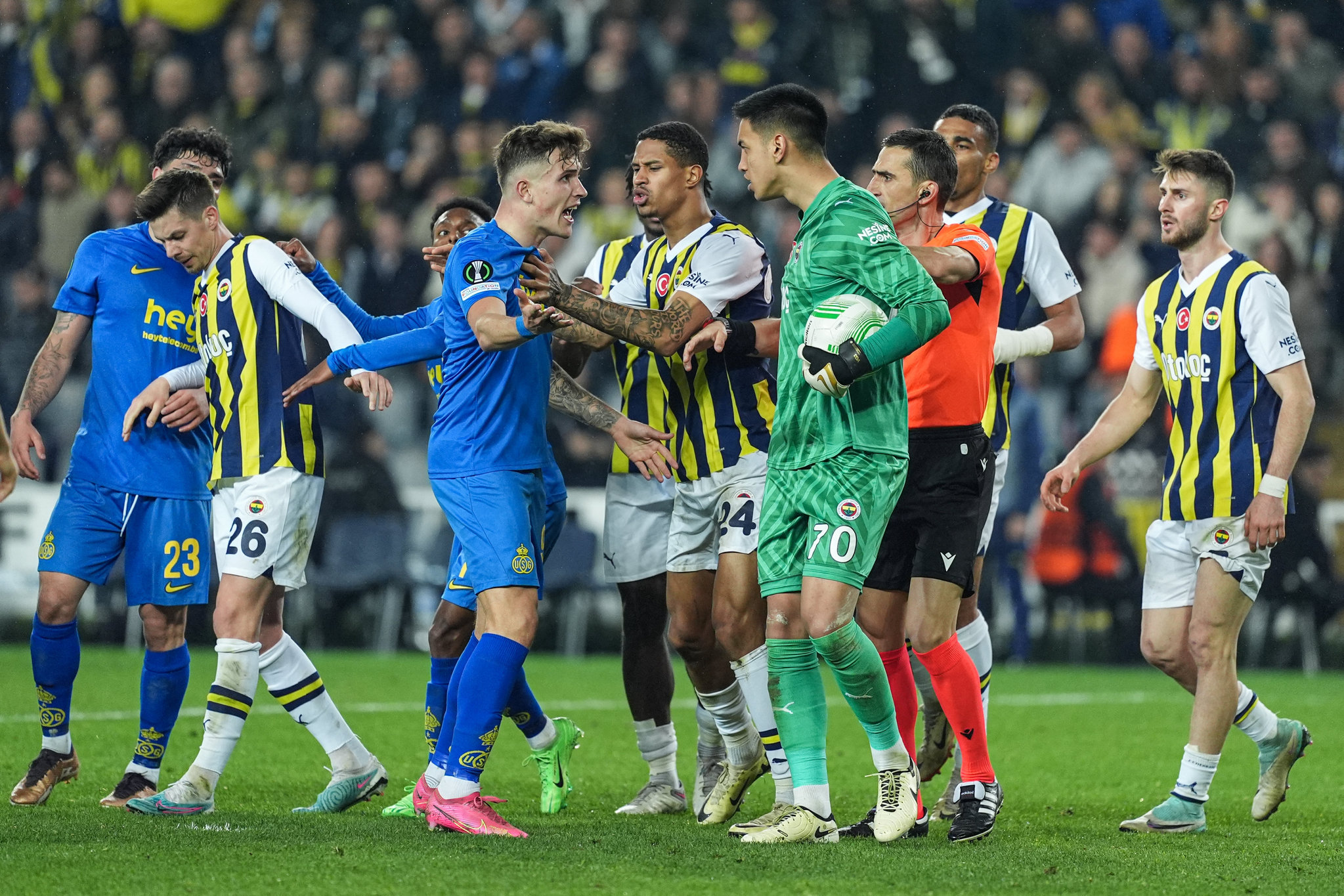 Fenerbahçe Avrupa’da ilki başardı! 3 kupada...