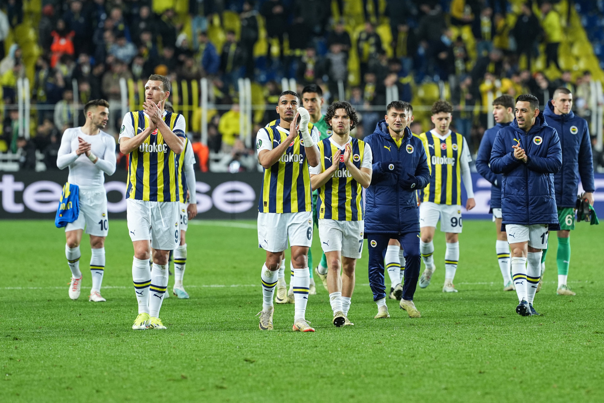 Fenerbahçe Avrupa’da ilki başardı! 3 kupada...
