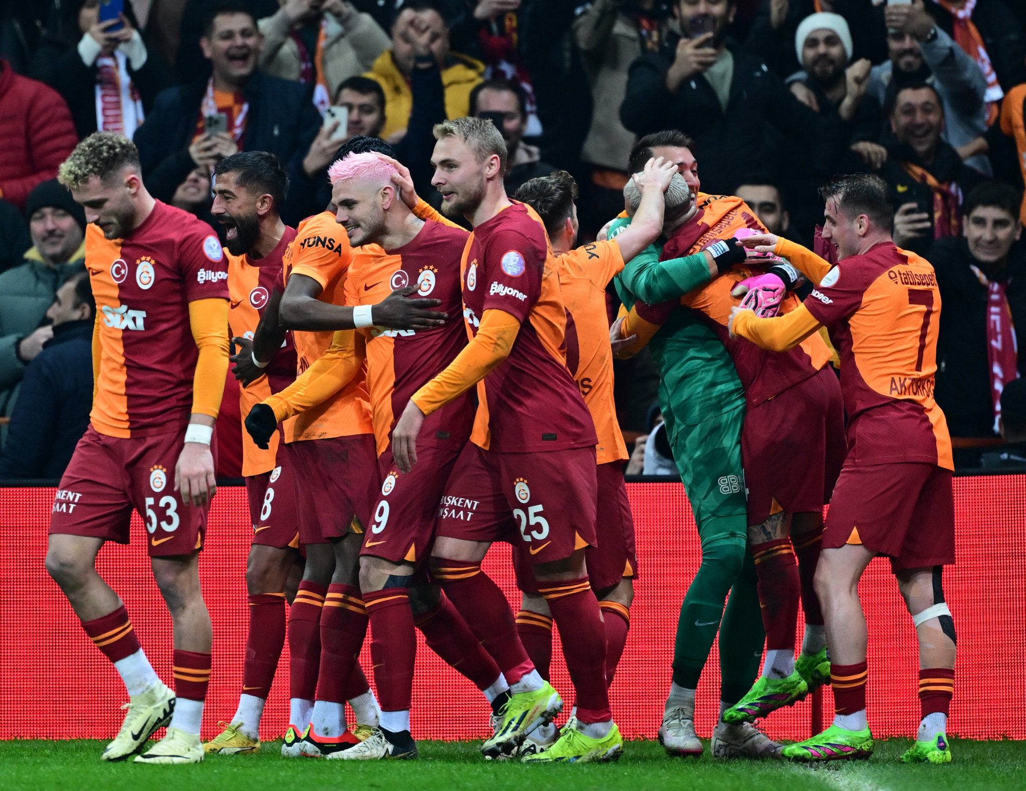 Galatasaray’dan yılın transfer bombası! Fenerbahçe maçında izlendi