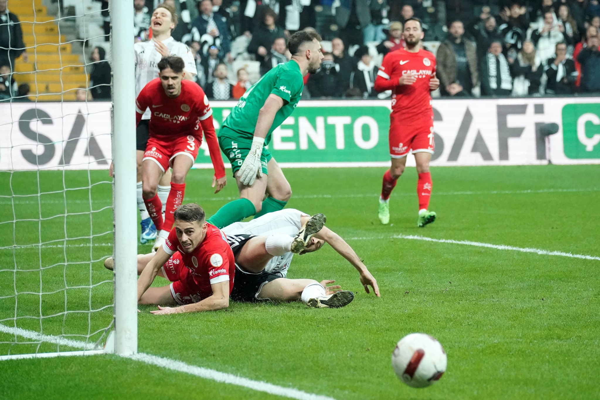 Spor yazarları Beşiktaş - Bitexen Antalyaspor maçını değerlendirdi!