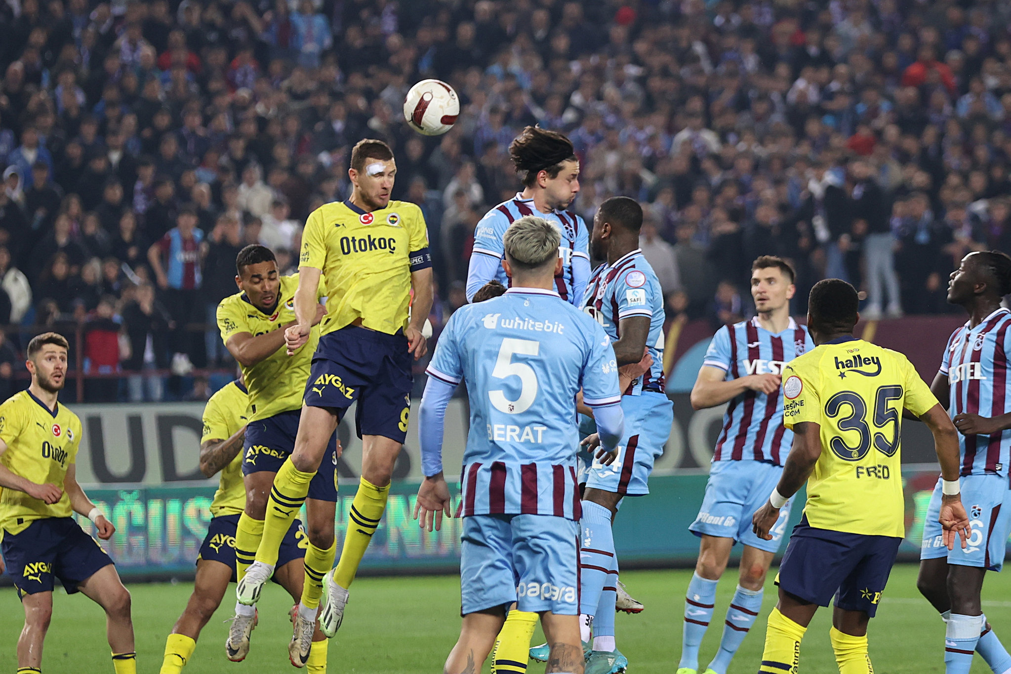 Avrupa basını Trabzonspor - Fenerbahçe maçındaki olayları yorumladı!