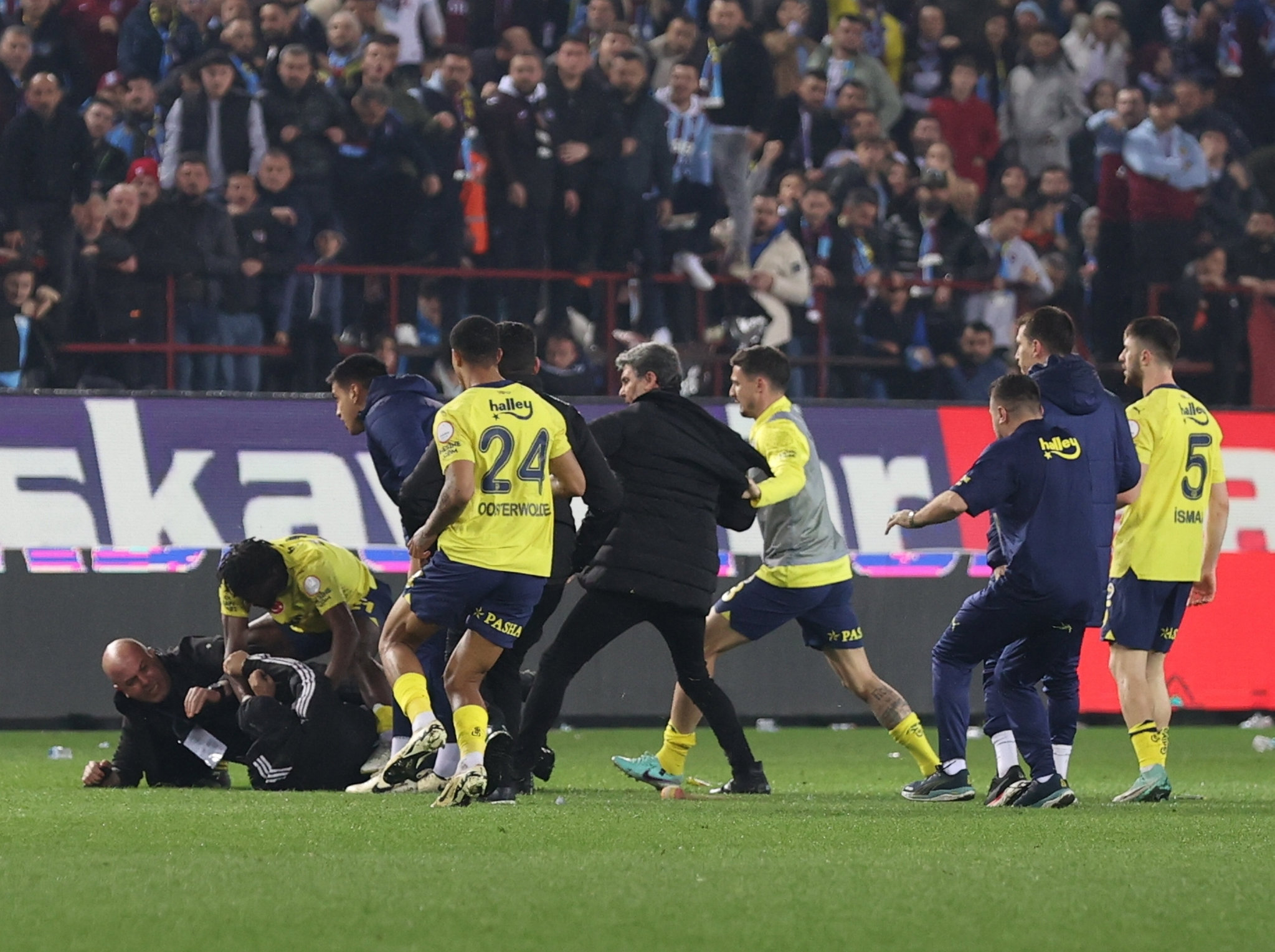 PFDK kurallarına göre Trabzonspor-Fenerbahçe maçında verilebilecek cezalar....