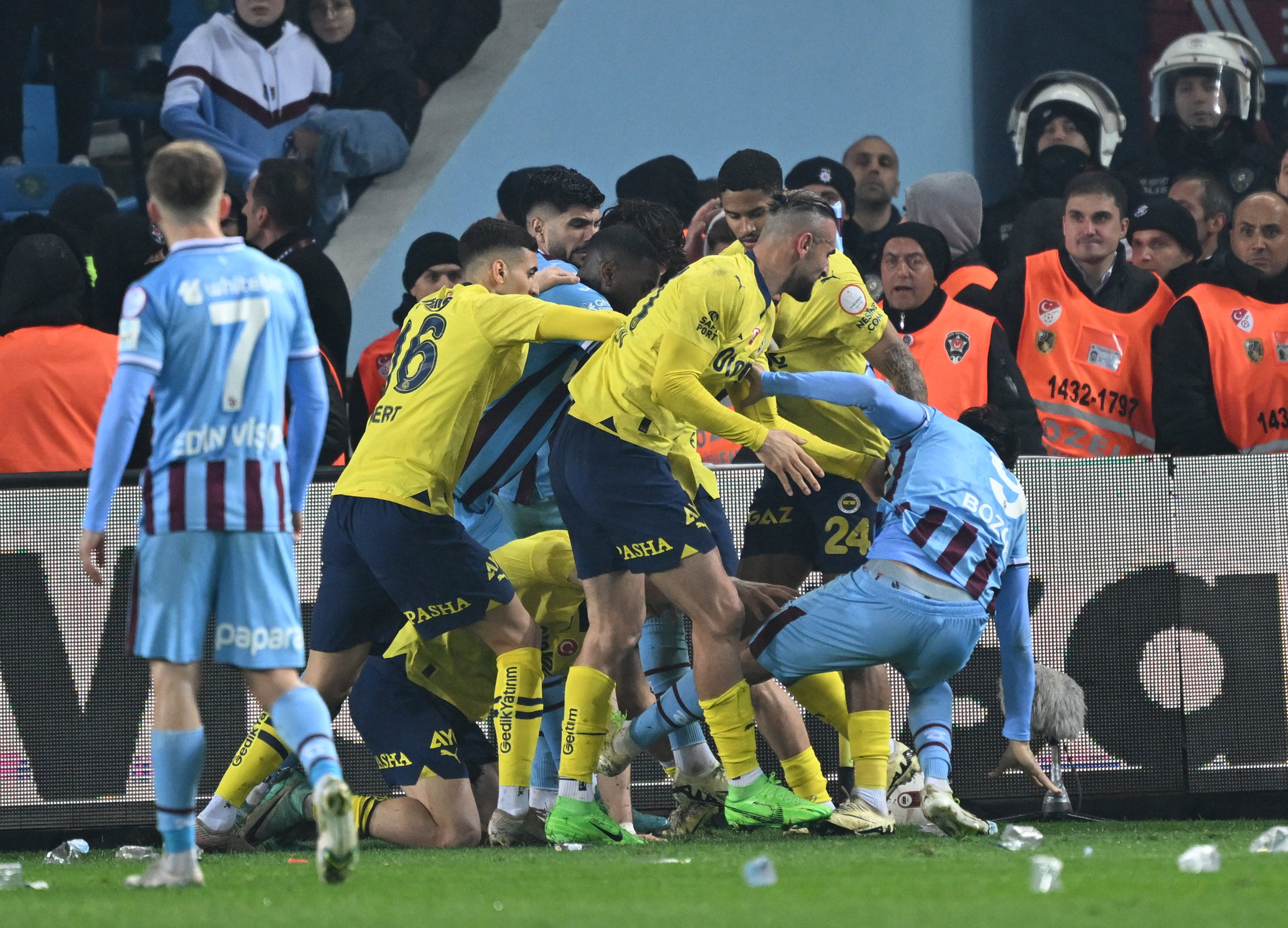 PFDK kurallarına göre Trabzonspor-Fenerbahçe maçında verilebilecek cezalar....