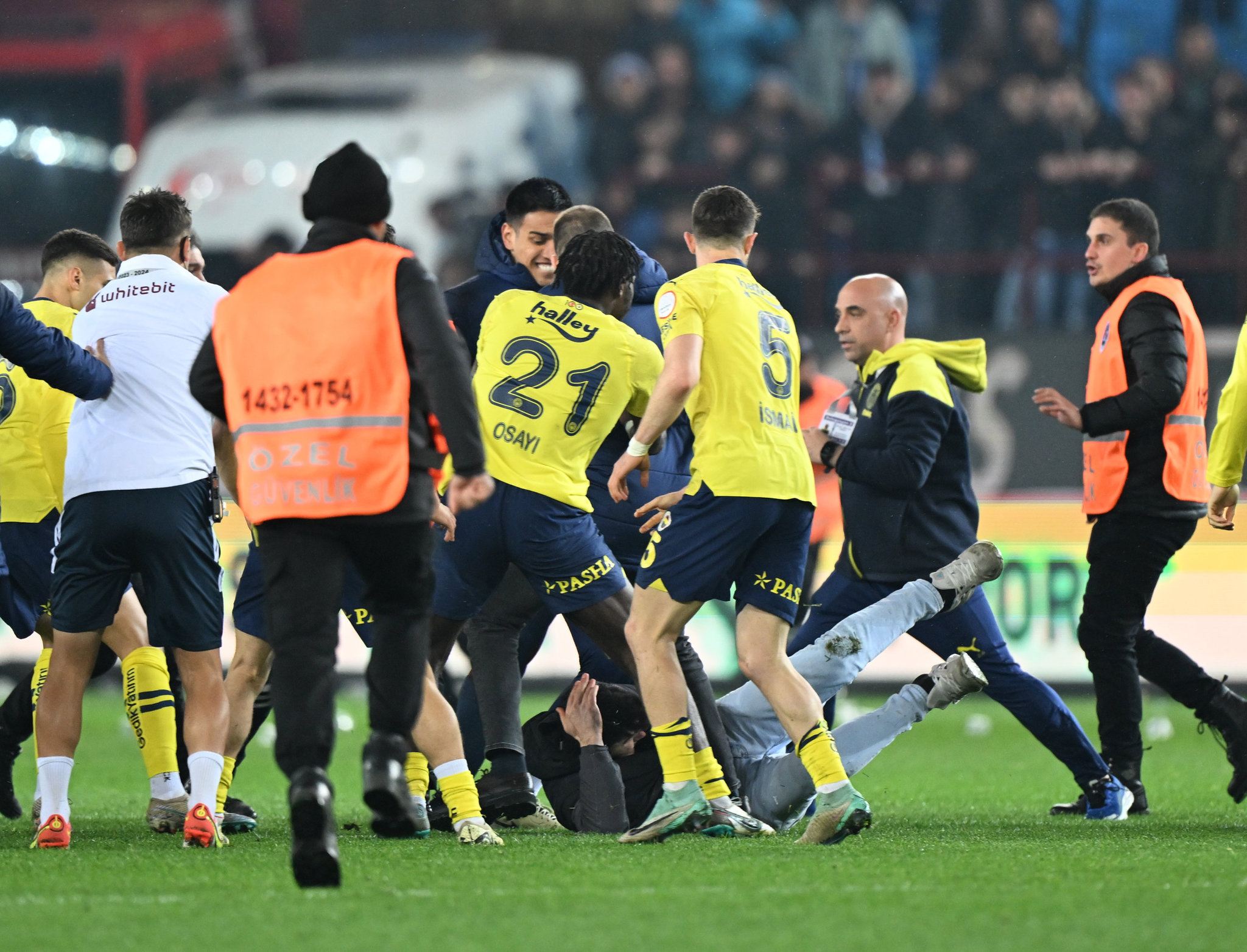 Fenerbahçe’de Livakovic krizi! Milli takımdan geri dönmeyecek mi?