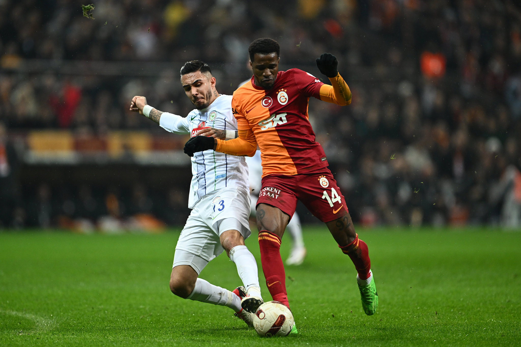 TRANSFER HABERİ: Wilfried Zaha’nın menajeri resmen açıkladı! Galatasaray’dan ayrılacak mı?