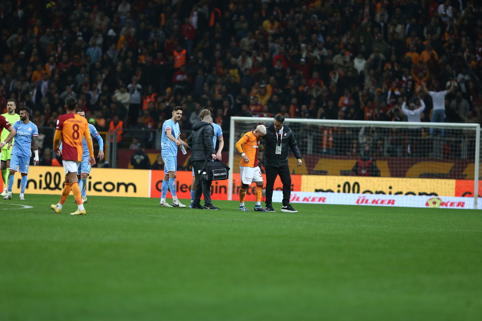Galatasaray - Antalyaspor maçındaki penaltıyla ilgili çok konuşulacak görüşme! Abdülkadir Bitigen ve Hugh Dallas...