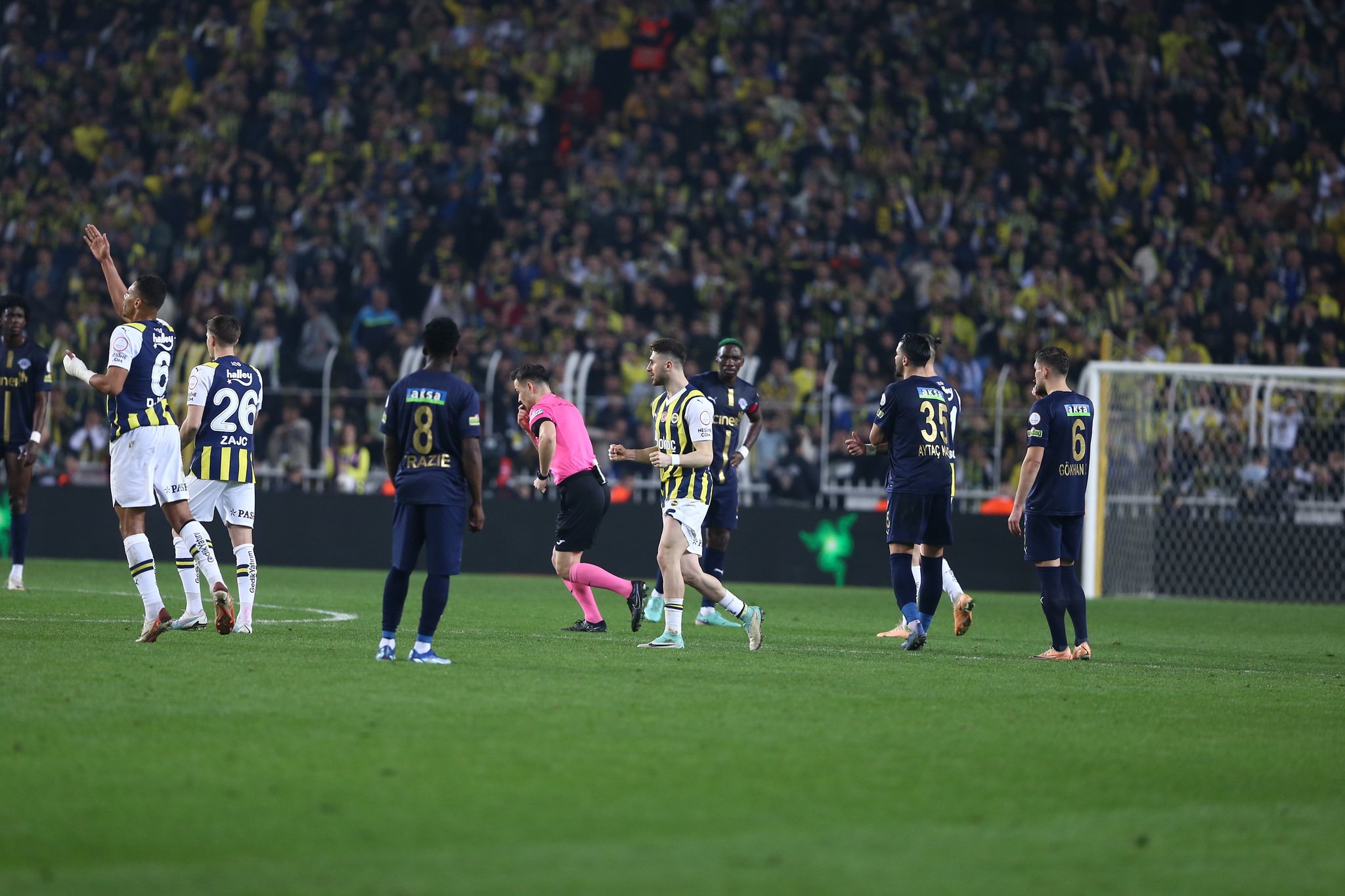 Kayıtlar yayınlandı! İşte Fenerbahçe-Kasımpaşa maçındaki tartışmalı pozisyonların yorumları!