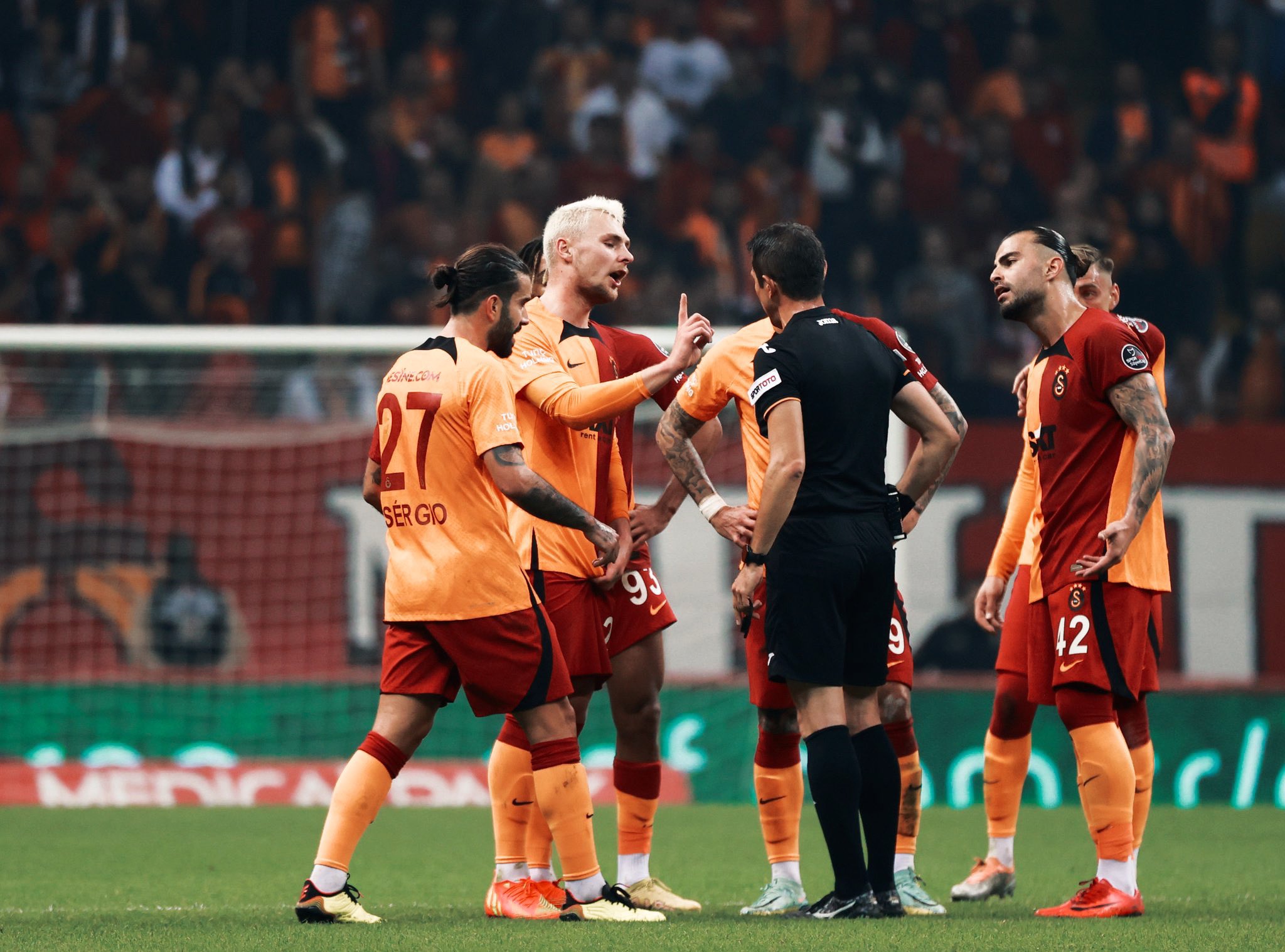 TRANSFER HABERİ | Galatasaray’da yaprak dökümü! O yıldızlara talip oldular