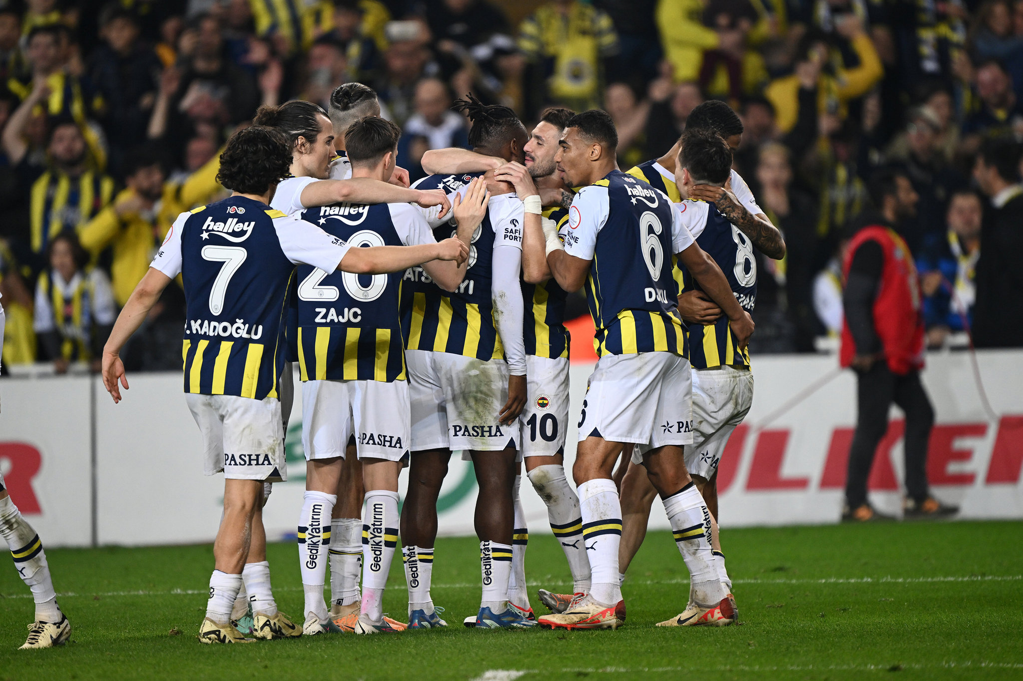 FENERBAHÇE HABERLERİ: İsmail Kartal kara kara düşünüyor! Gelecek sezon...