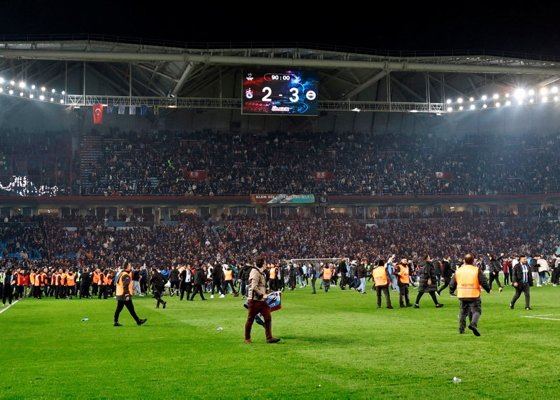Trabzonspor-Fenerbahçe maçında kim ne kadar ceza alacak! Osayi, İrfan Can ve Oosterwolde...