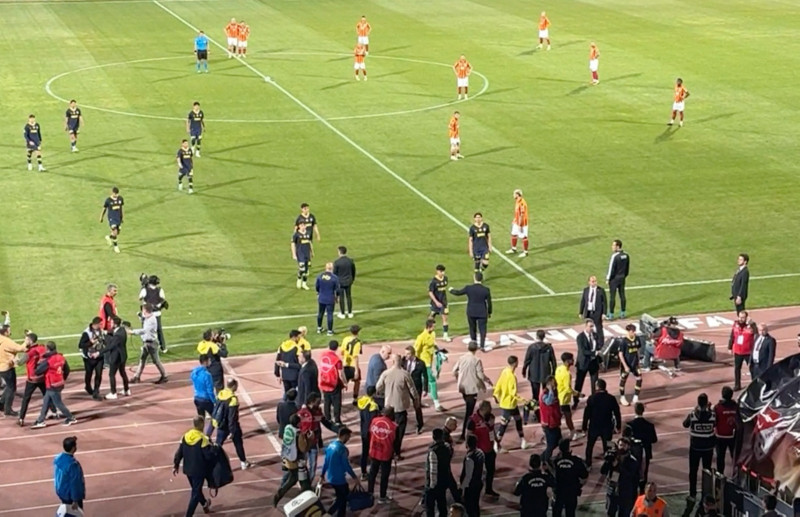Ahmet Çakar’dan flaş yorum! Galatasaray’a kupa hediye ettiler ama...