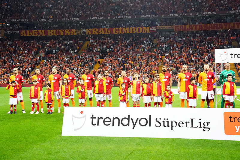 Galatasaray transferde vites yükseltti! 2 yıldız birden