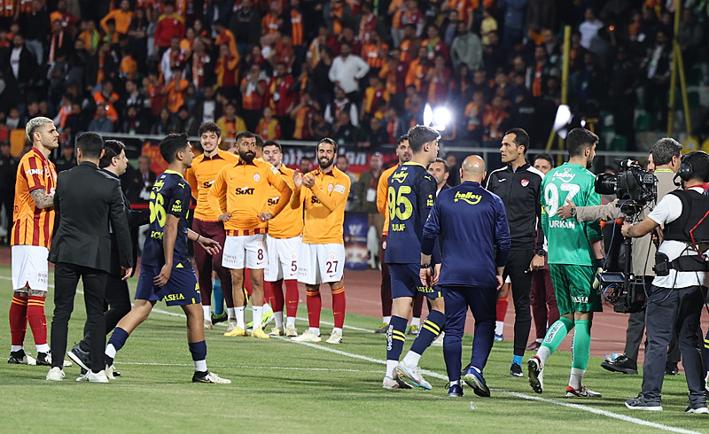 Galatasaray’da büyük tehlike! Tam 6 futbolcu...