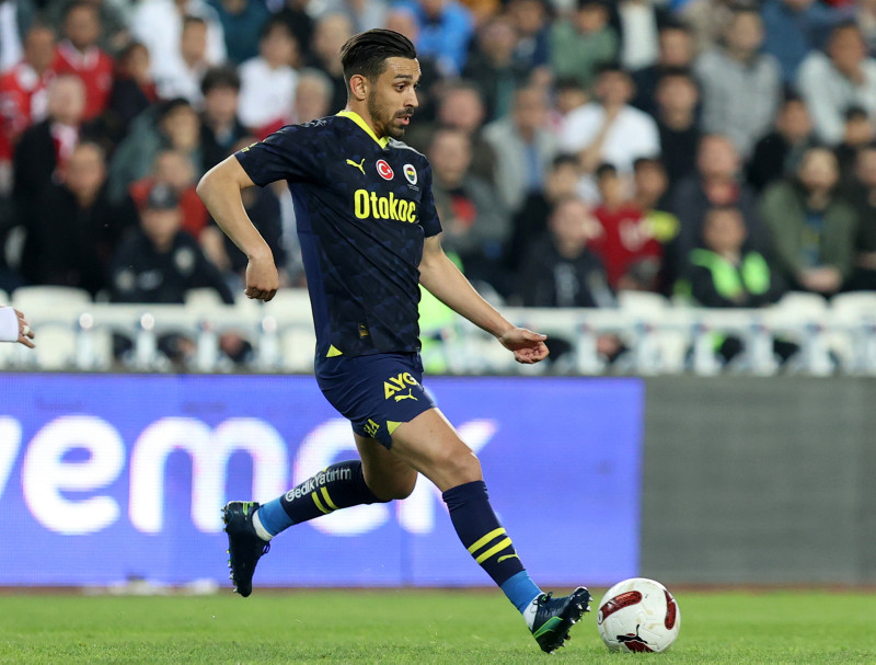 TRANSFER HABERİ | Sevilla teklif yaptı Newcastle artırdı! Fenerbahçe’de ilk ayrılık belli oldu