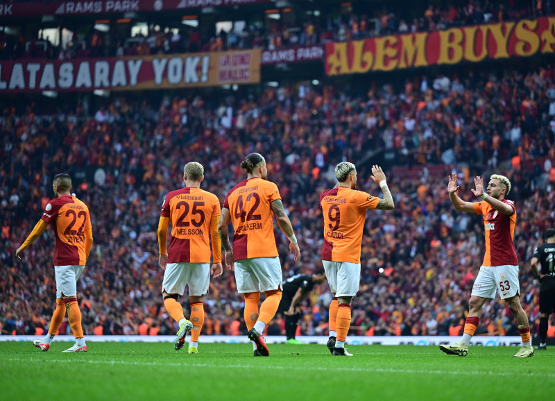 Galatasaray tarih yazmak için sahada! İşte Okan Buruk’un Adana Demirspor maçı muhtemel 11’i