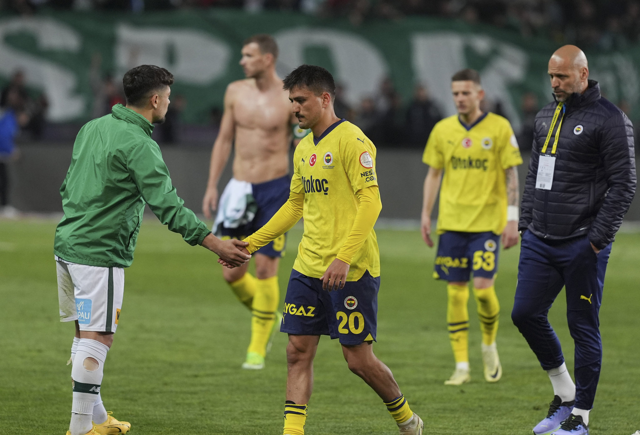 Fenerbahçe’de sular durulmuyor! Edin Dzeko ile Mert Hakan Yandaş gerginliği