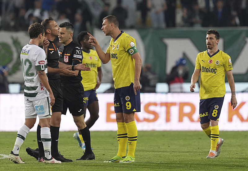 Fenerbahçe’de sular durulmuyor! Edin Dzeko ile Mert Hakan Yandaş gerginliği