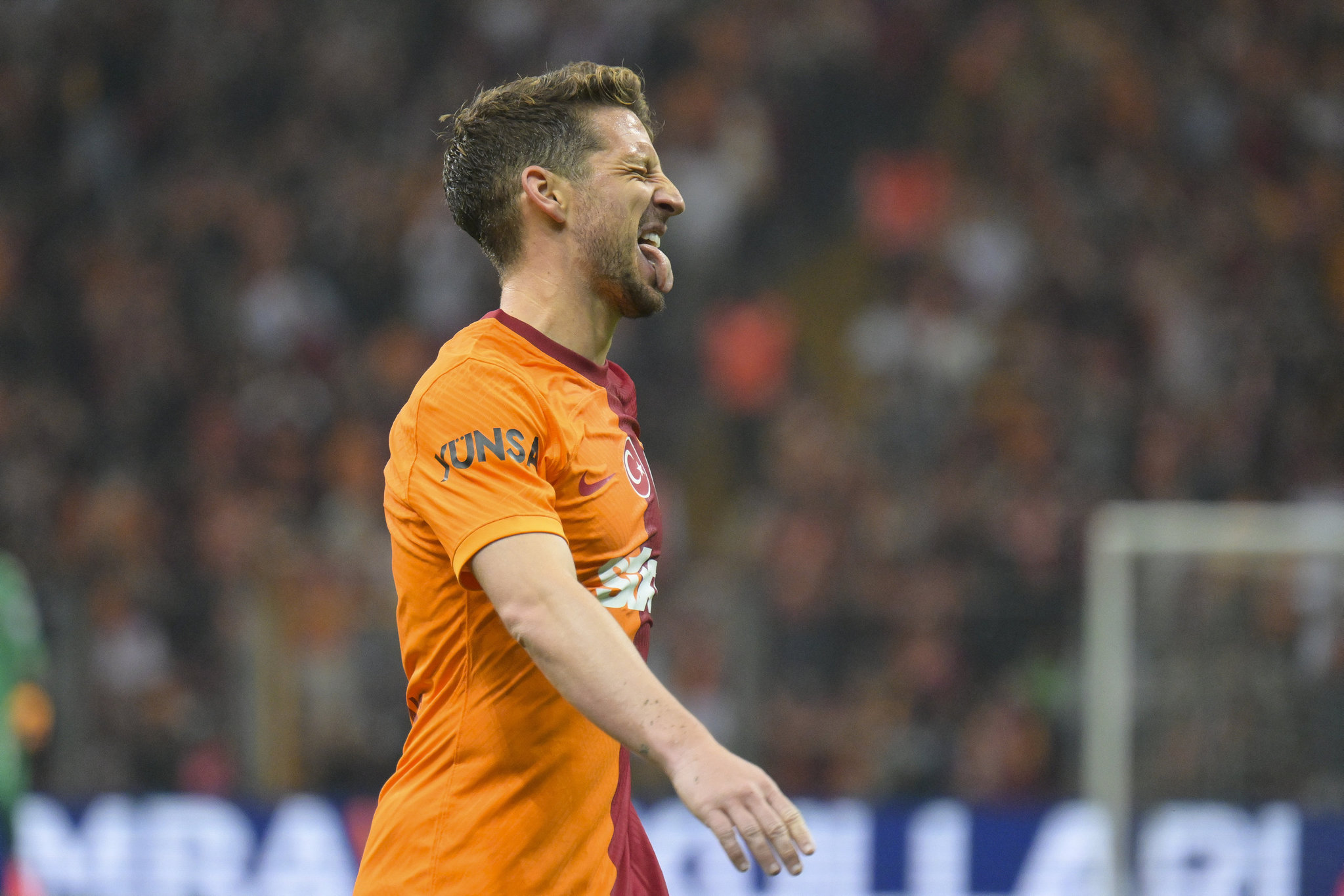 TRANSFER HABERİ: Galatasaray’da Dries Mertens belirsizliği! İmza şartı belli oldu