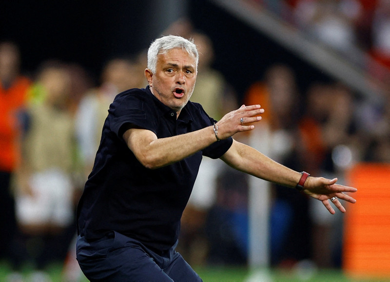 FENERBAHÇE TRANSFER HABER | Jose Mourinho ayağının tozuyla 2 yıldız futbolcuyu getiriyor!