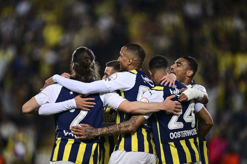 Fenerbahçe’de o isim 11’e dönüyor! İsmail Kartal’dan Galatasaray maçı öncesi flaş karar