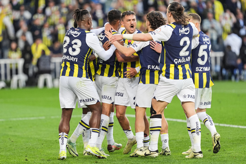 Fenerbahçe’de o isim 11’e dönüyor! İsmail Kartal’dan Galatasaray maçı öncesi flaş karar