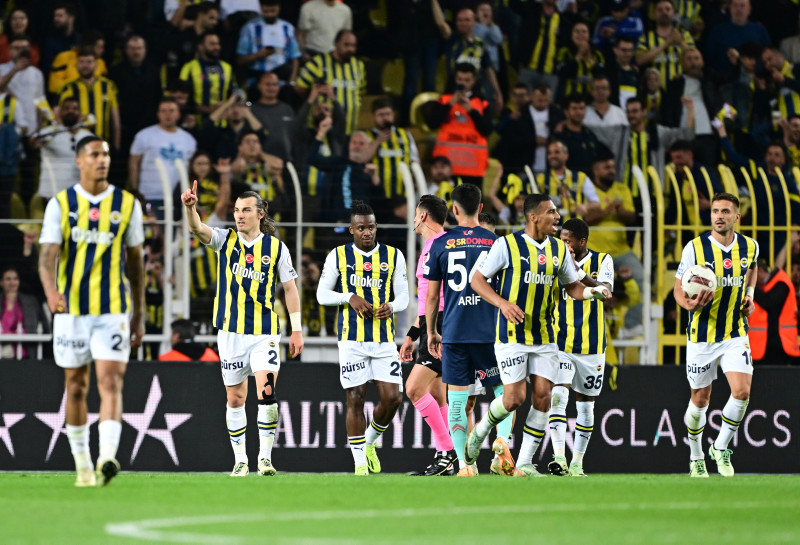 Fenerbahçe’de o isim 11’e dönüyor! İsmail Kartal’dan Galatasaray maçı öncesi flaş karar