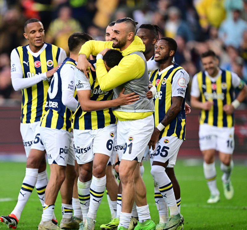 Fenerbahçe’de o isim 11’e dönüyor! İsmail Kartal’dan Galatasaray maçı öncesi flaş karar