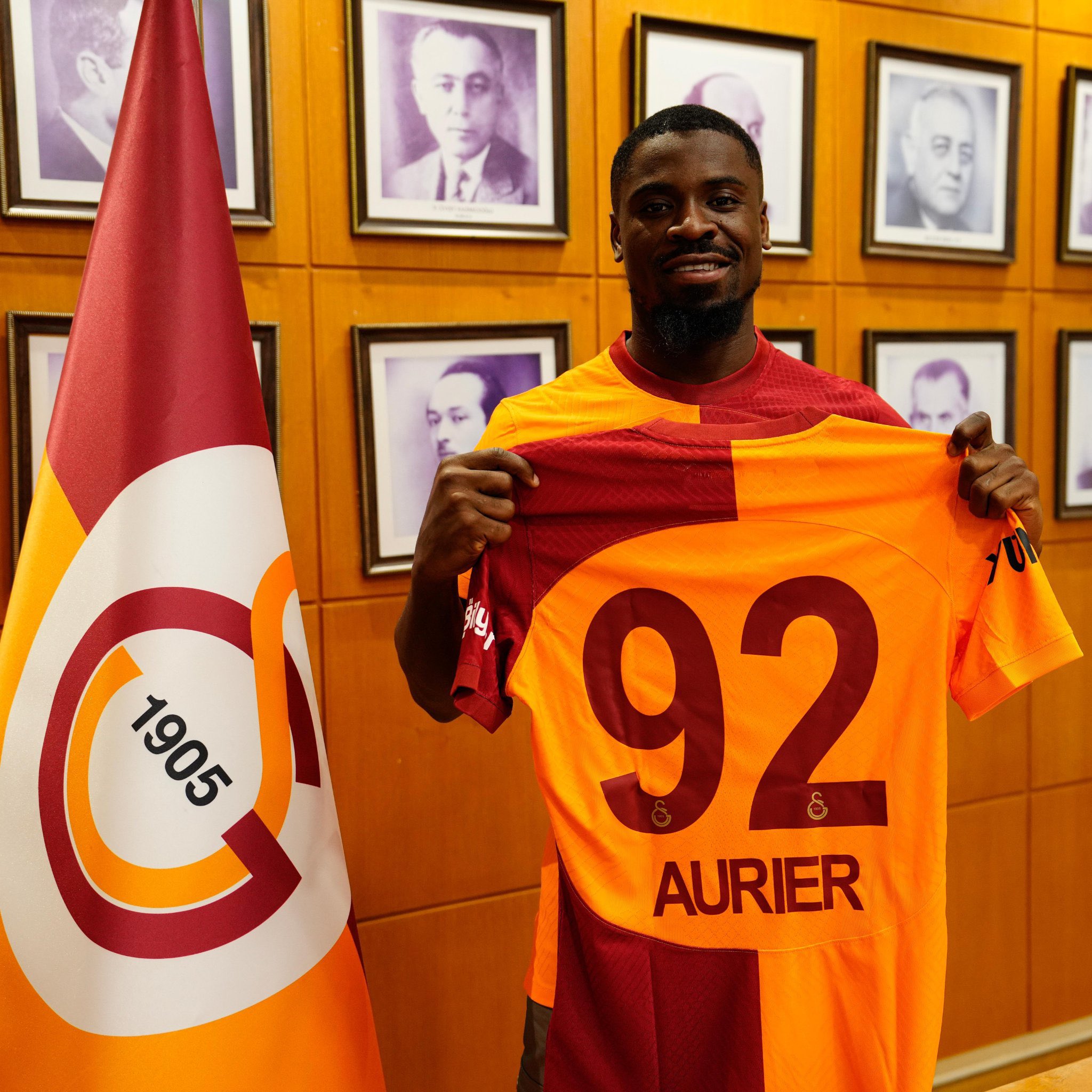 TRANSFER HABERİ - Galatasaray yıldız isimde ısrarcı! Aurier’nin yerine gelecek