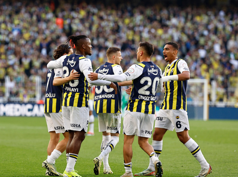 Fenerbahçe’de ya tamam ya devam maçı! İşte İsmail Kartal’ın dev derbi maçı 11’i