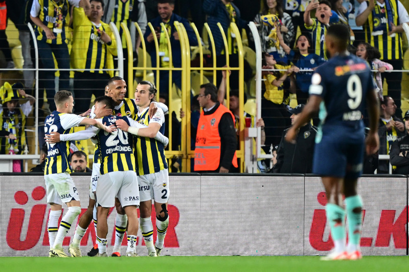 Fenerbahçe’de ya tamam ya devam maçı! İşte İsmail Kartal’ın dev derbi maçı 11’i