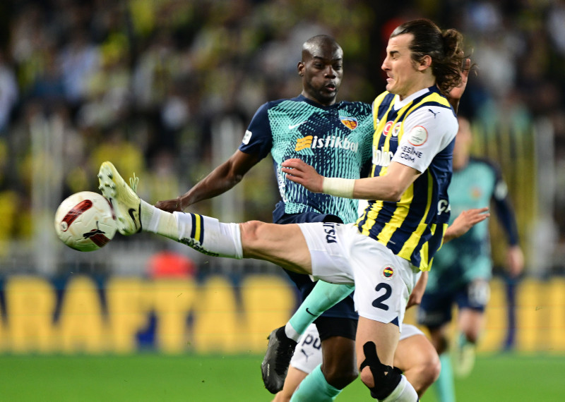 FENERBAHÇE HABERLERİ - Galatasaray’a attığı golle sözleşmeyi kapıyor! Çağlar Söyüncü’nün bonservis bedeli ortaya çıktı