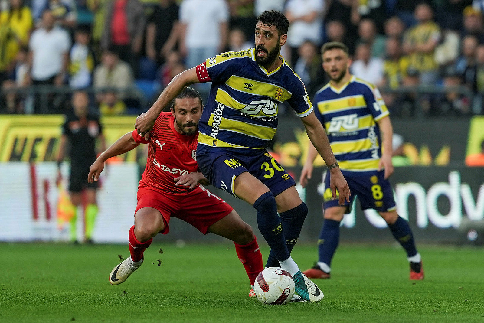 Son hafta alev alev! Süper Lig’de küme düşme ve şampiyonluk hattı...