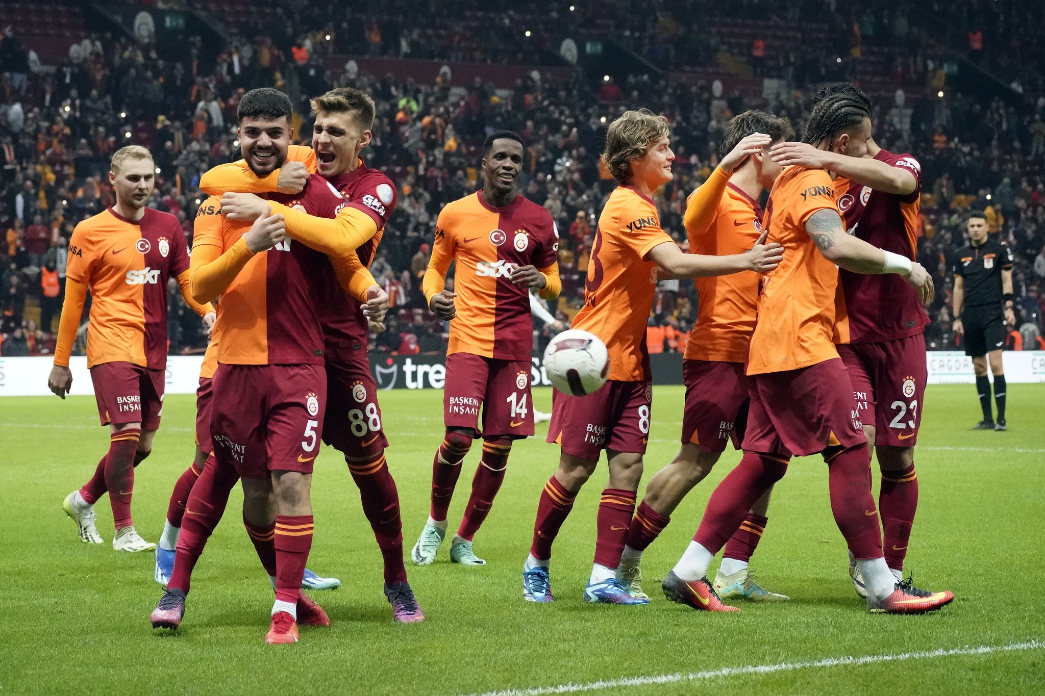 Galatasaray şampiyonluk için sahada! İşte Okan Buruk’un Konyaspor maçı muhtemel 11’i