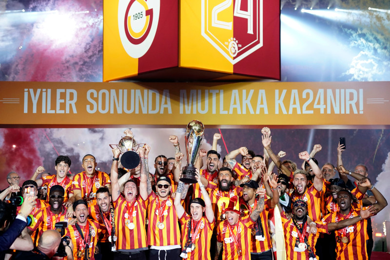 Galatasaray’da 4 koldan transfer harekatı başladı! O isimler ortaya çıktı