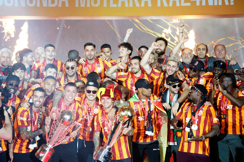 Galatasaray’da 4 koldan transfer harekatı başladı! O isimler ortaya çıktı